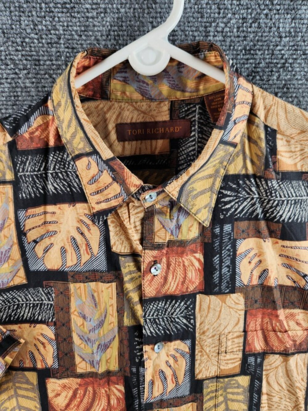 Tori Richard Medium USA Made Multicolor Tiki Geometric Pattern 100% Cotton Lawn